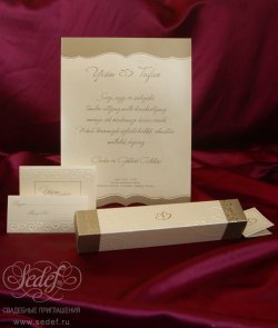 The wedding invitation is very important detail