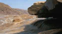Водный поток в горах