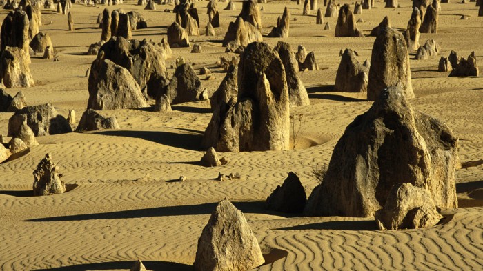 Причуды пустыни - странные каменные глыбы