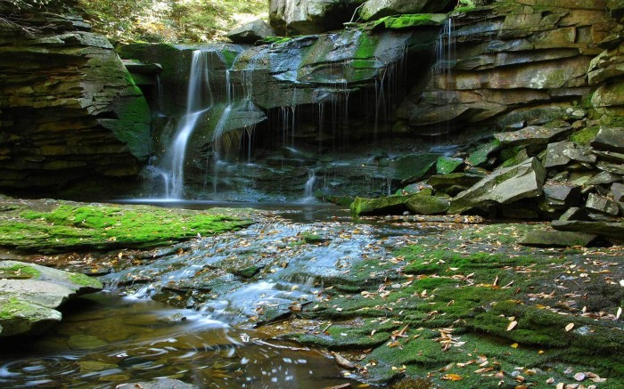 A small beautifuk waterfall between the stones