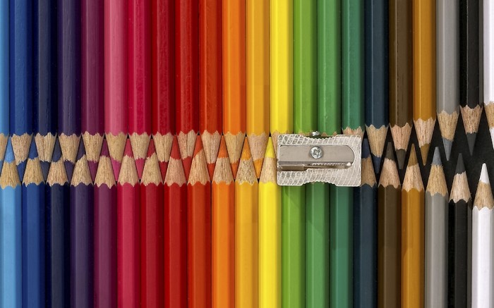 Color pencils mimic the clasp
