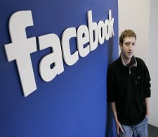 Facebook не собирается выпускать свой телефон, инвесторы разочарованы